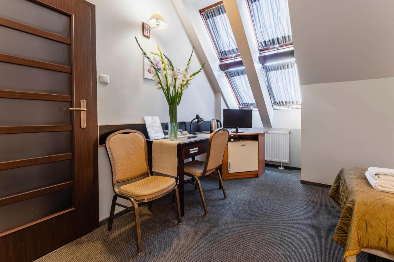 Hotel Pod Kasztanami Lublin Exterior photo
